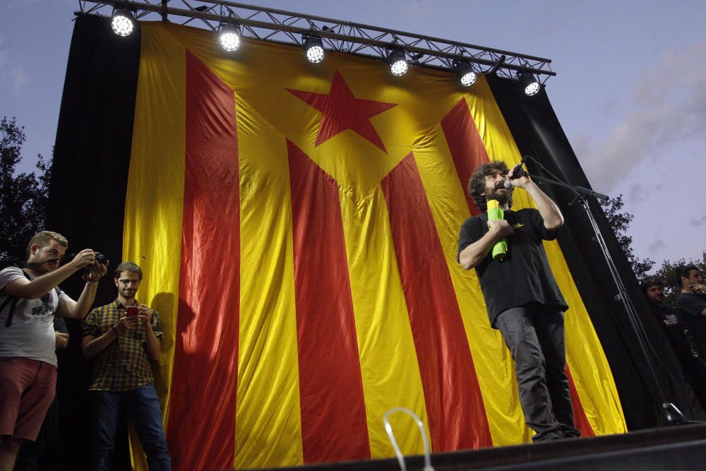 Manifestació històrica a Girona per rebutjar la violència policial l'1-O