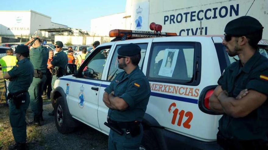 Un cartel de la joven en uno de los vehículos que participó en el dispositivo de búsqueda.