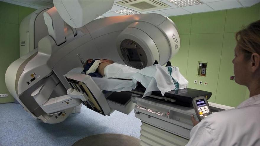 El Síndic interviene ante la derivación de pacientes de radioterapia de Castellón a Valencia