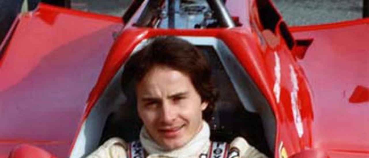 Gilles Villeneuve, sentado
en su Ferrari.