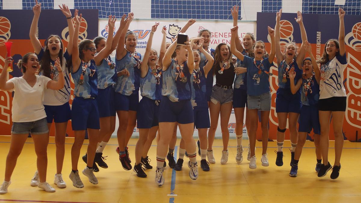 NBF Castelló ha levantado el trofeo de campeón derrotando en la Final a CBF Puerto Sagunto Gasoprix