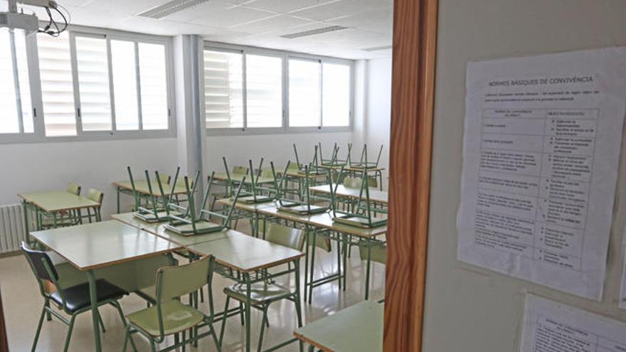 Aulas vacías en el IES Algarb durante el horario lectivo.