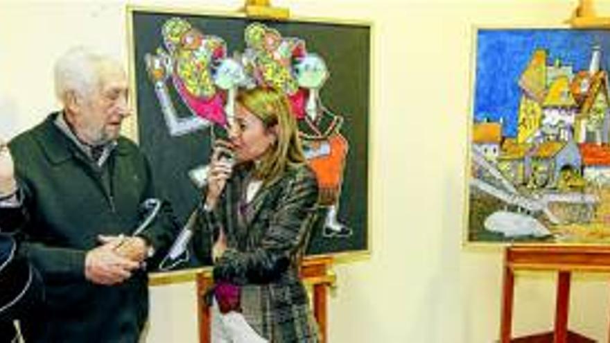 El pintor Ángel Arias cede sus lienzos a Cáceres