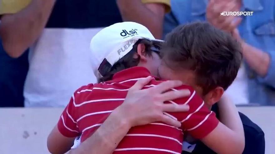 El emotivo abrazo de Mahut con su hijo tras perder en Roland Garros