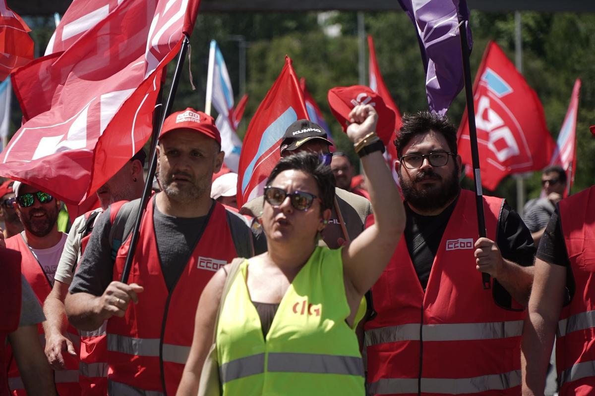 La manifestación del metal corta el acceso a A Coruña por Alfonso Molina La manifestación del metal corta el acceso a A Coruña por Alfonso Molina