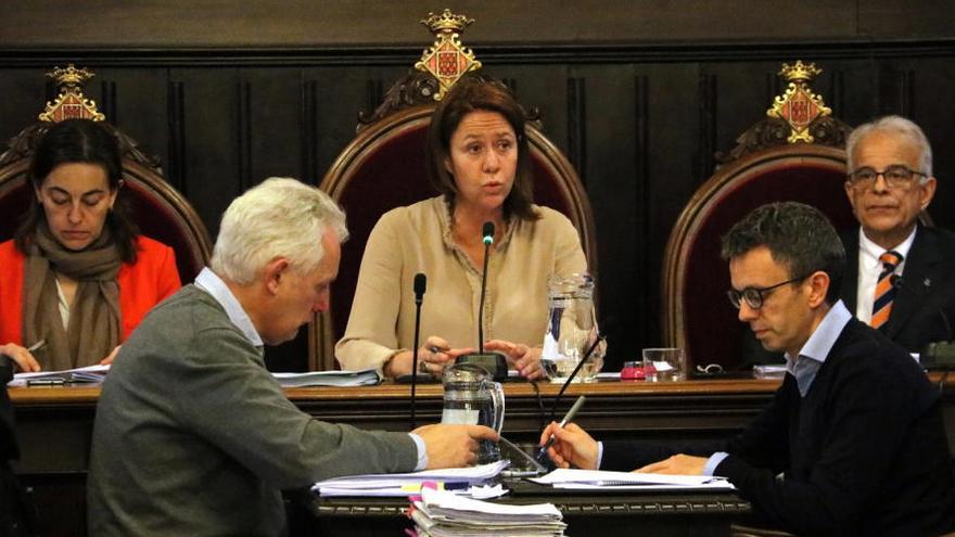 L&#039;alcaldessa, Marta Madrenas, donant explicacions ahir durant el ple de Girona