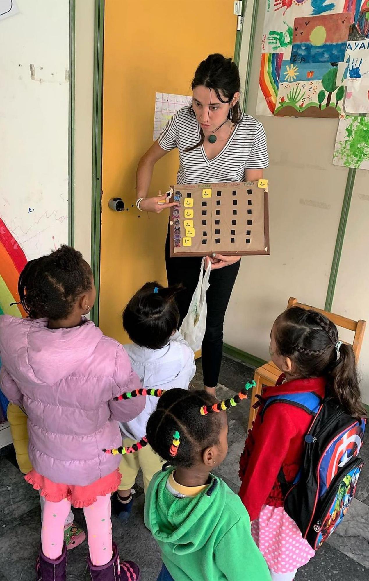 Una clase con niños y niñas en el centro de maternidad. |   // ELNA MATERNITY