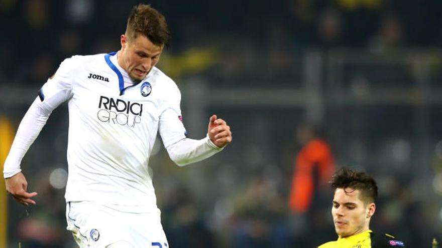 El Atalanta pone a jugar a Hateboer