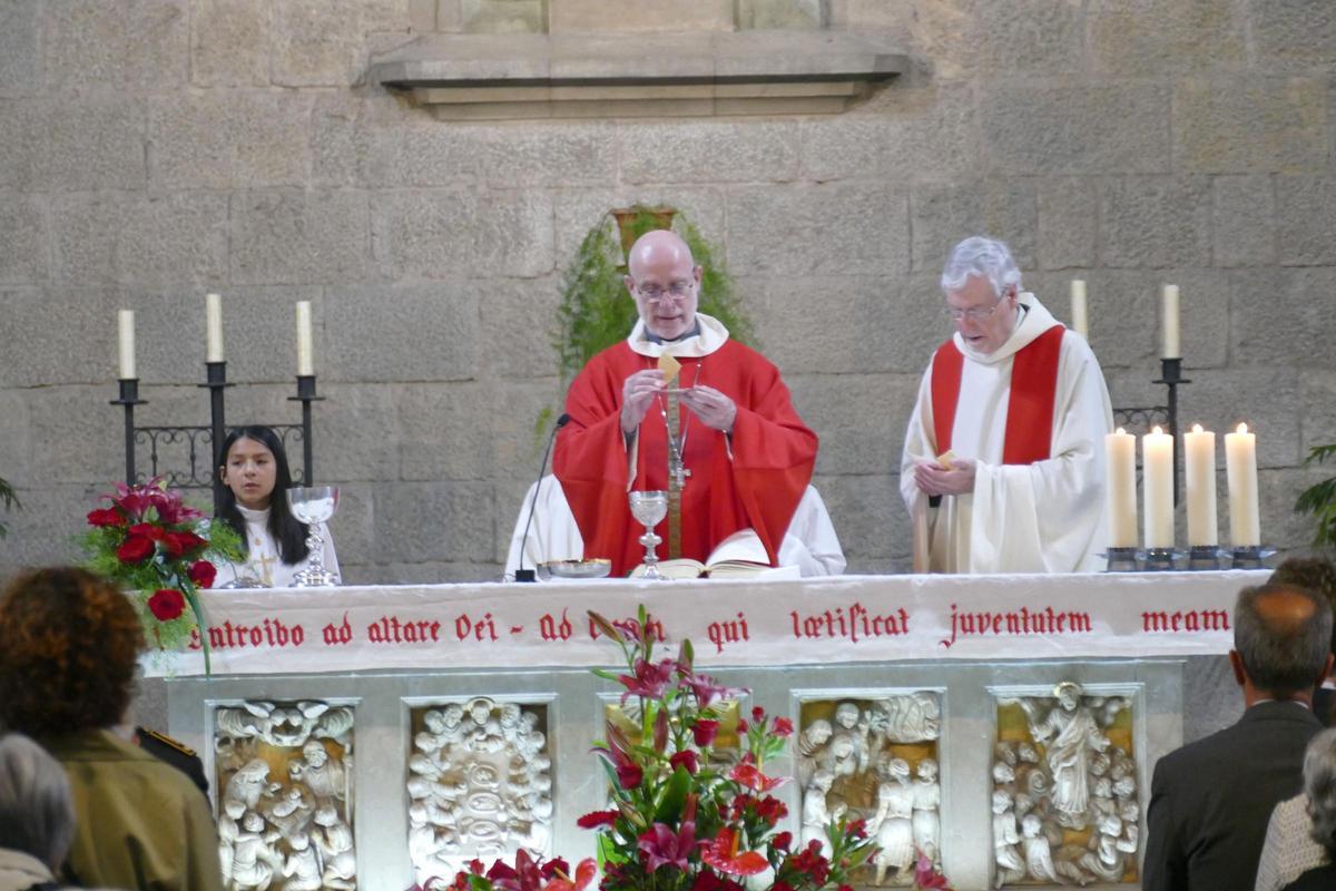 EN IMATGES | El bisbe de Girona Octavi Vilà presideix l'ofici de Santa Creu a l'Església de Sant Pere de Figueres EN IMATGES | El bisbe de Girona Octavi Vilà presideix l'ofici de Santa Creu a l'Església de Sant Pere de Figueres