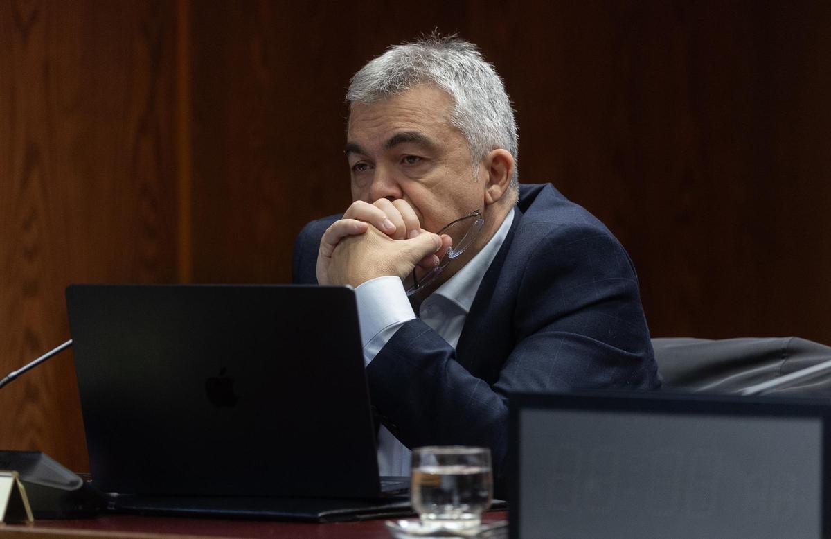 Archivo - El ex secretario de Organización del PSOE Santos Cerdán durante la Comisión de Investigación del ‘caso Koldo’, en el Senado, a 17 de diciembre de 2025, en Madrid (España). Cerdán comparece ante la comisión casi un mes después de salir de prisión