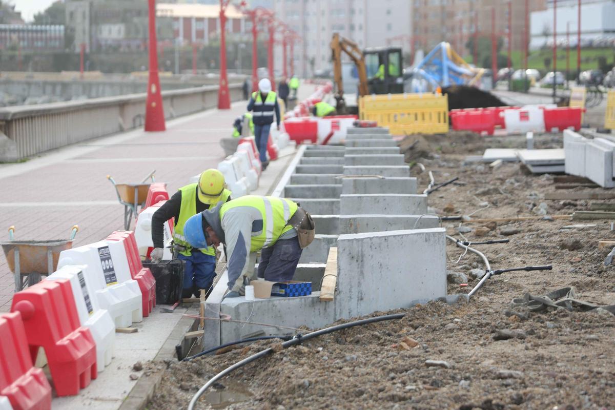 El Concello de A Coruña promete que la reforma del paseo marítimo, fuera de plazo, acabará el primer trimestre de 2024 El Concello de A Coruña promete que la reforma del paseo marítimo, fuera de plazo, acabará el primer trimestre de 2024