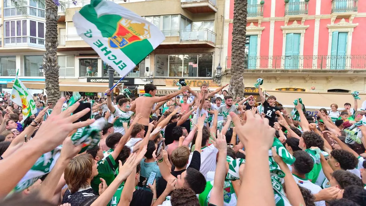 Miles de ilicitanos a una: "Som som som de Primera Divisió"