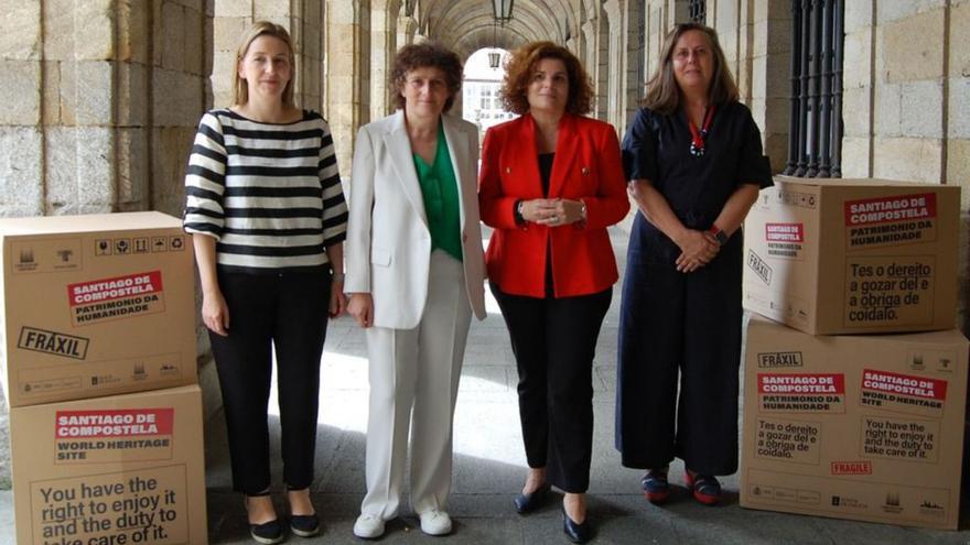 Míriam Louzao, Goretti Sanmartín, María Rivas y Flavia Ramil, ayer,  en la presentación del Código de Buenas Prácticas.  | // CONCELLO DE SANTIAGO