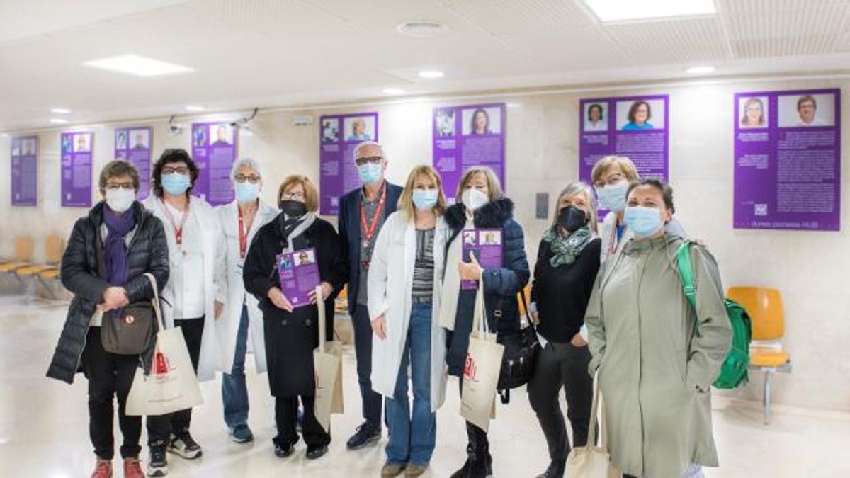 Bellvitge reconeix la tasca de les dones de l’hospital amb una exposició