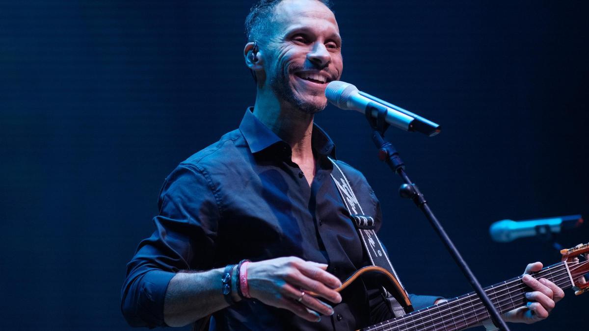 Gustavo Almeida en su concierto de 20 años de carrera.