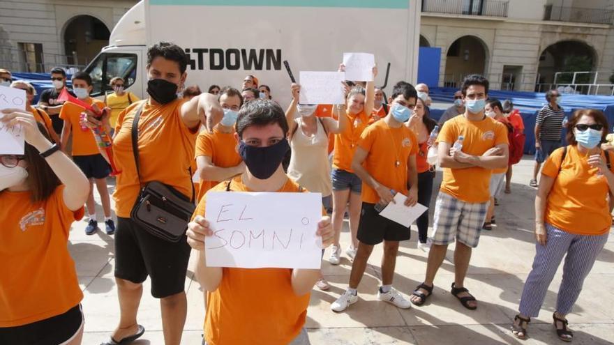 Protesta el colegio El Somni de Alicante por haberse quedado fuera del plan Edificant