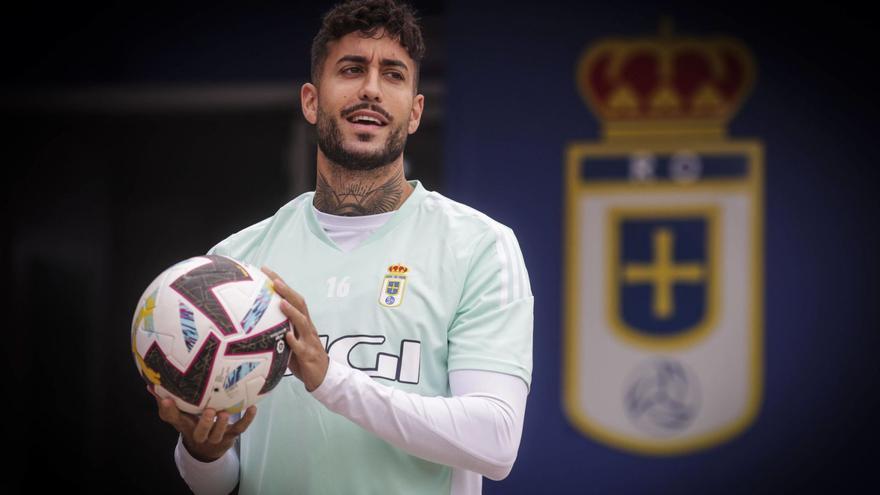 El Elche contacta con el mediocentro del Oviedo Víctor Camarasa