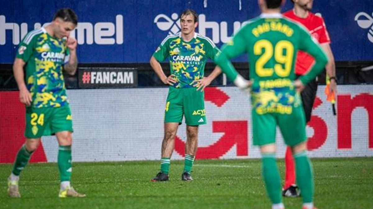 Lluís López, Francho y Pau Sans, con la camiseta verde, durante el partido disputado el curso pasado en Eibar.