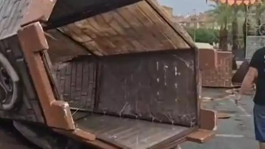 Destrozos en el campamento de Moros y Cristianos de Murcia tras las lluvias