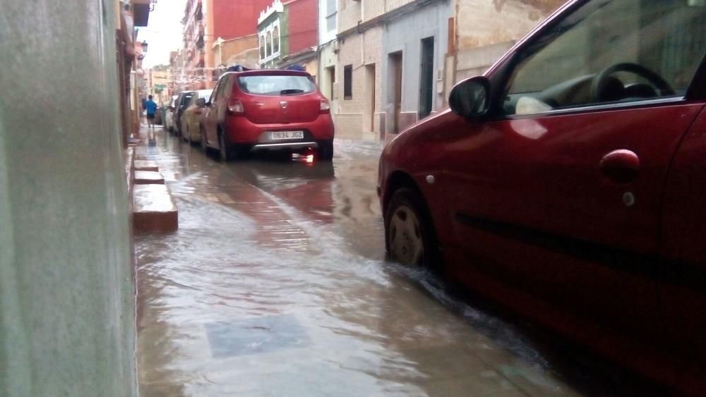 Una tromba de agua inunda Valencia