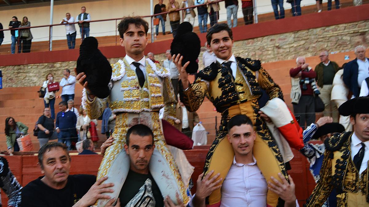 Joselito de Córdoba (izquierda) y Manuel Román (derecha), en un reciente festejo en Montoro. de toros de Montoro, este sábado.