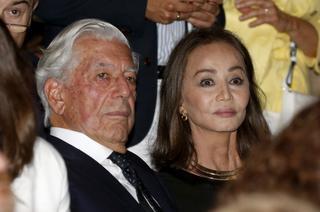 Mario Vargas Llosa e Isabel Preysler, de la mano y felices en el Real