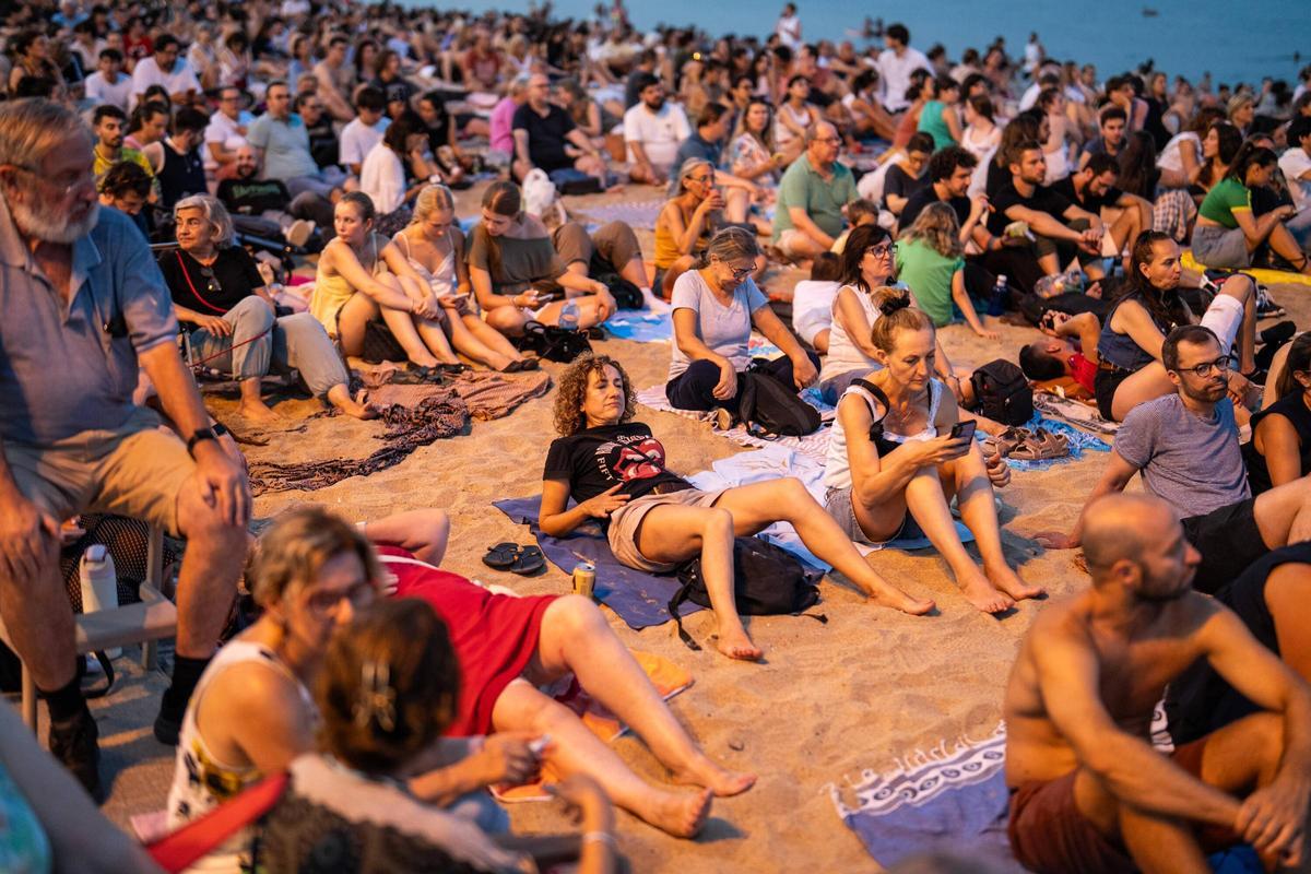 Gran Gala de Ópera de Clàssica a la Platja desde la playa de Sant Sebastià durante el concierto gratuito del Gran Teatre del Liceu
