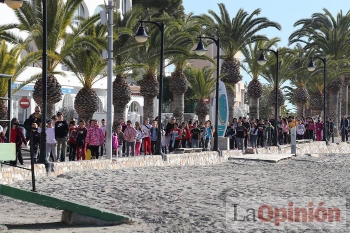 Un 'SOS' gigante para el Mar Menor formado por escolares en Villananitos