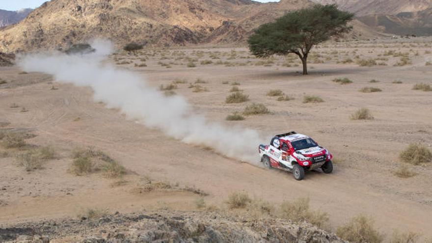 Fernando Alonso, en un tramo de la cuarta etapa del Dakar