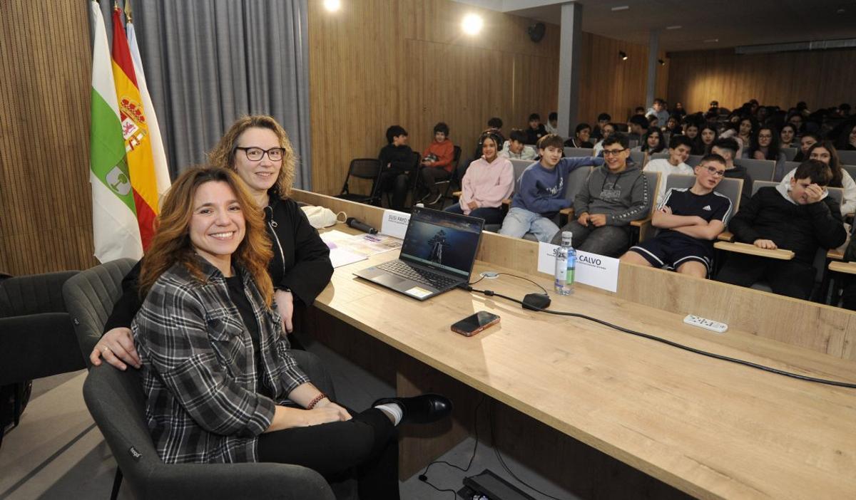 Charlas sobre redes sociales de Soraya Calvo | BERNABÉ/JAVIER LALÍN