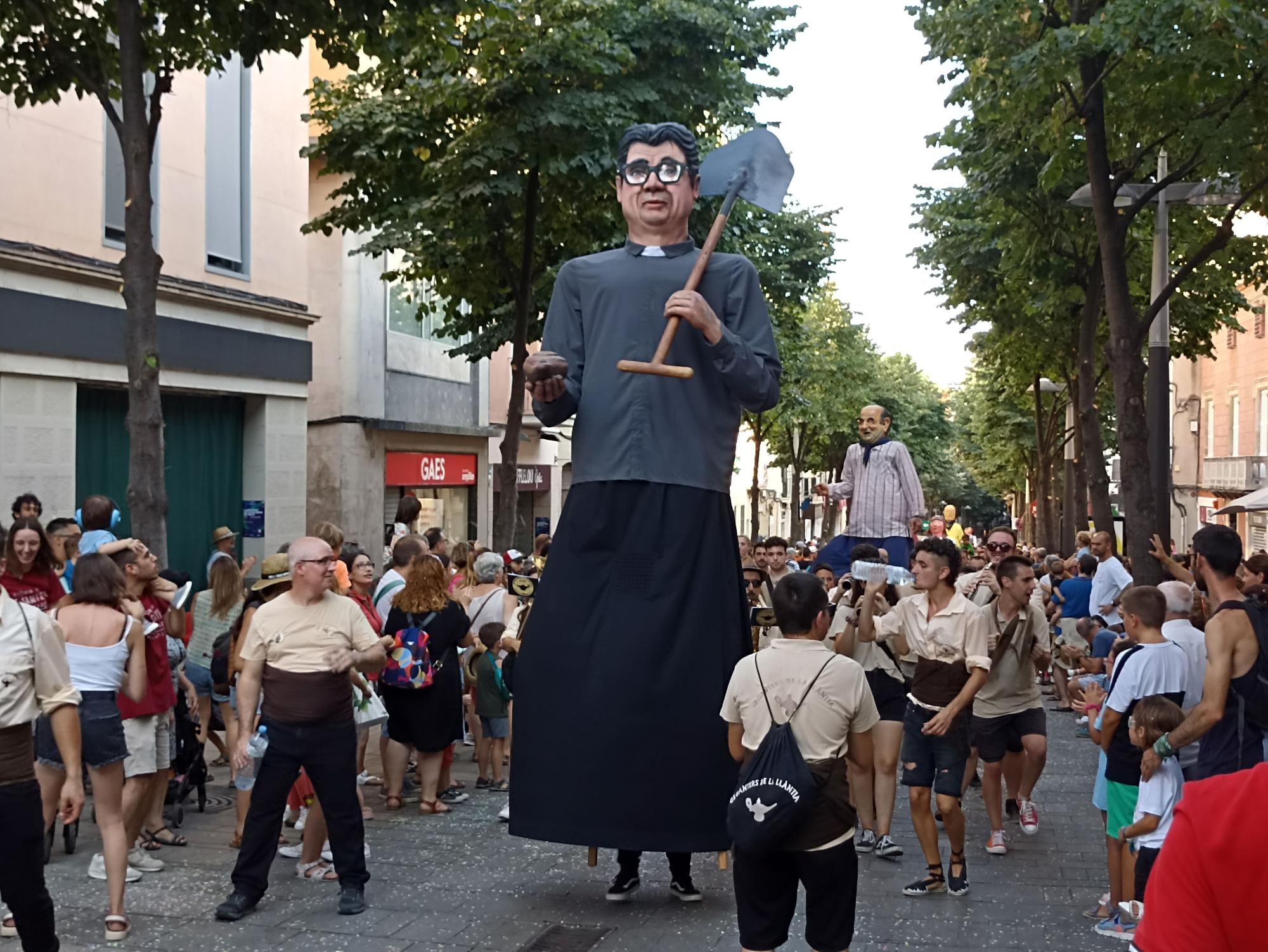 El Pare Echarri, este domingo 24, durante la Gegantada de Les Santes de 2022