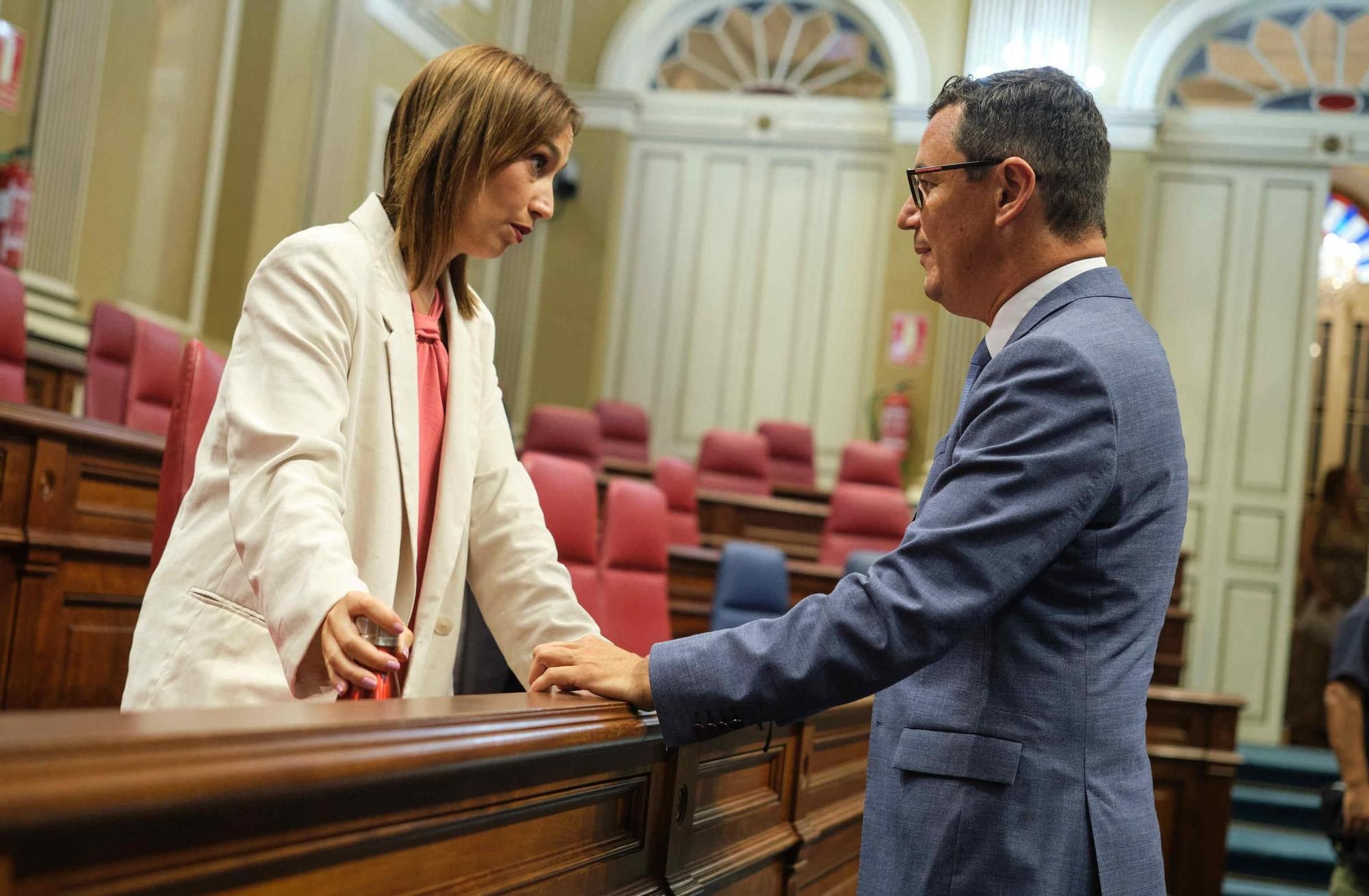 Primera sesión plenaria del Parlamento de Canarias