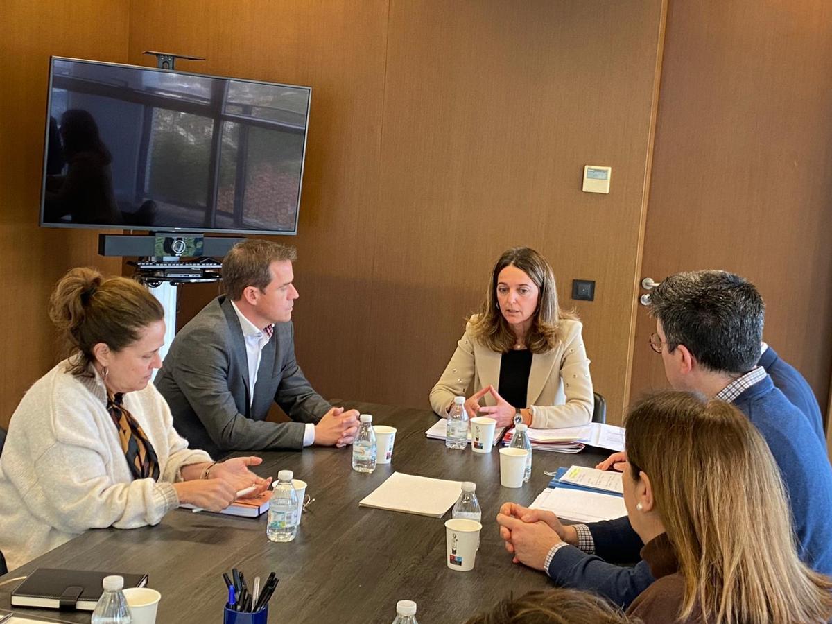 Un momento de la reunión entre los representantes de la Conselleria de Justicia y el Ayuntamiento de Xàtiva.