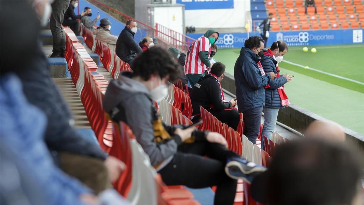 El público espera el inicio del Lugo-Mirandés.