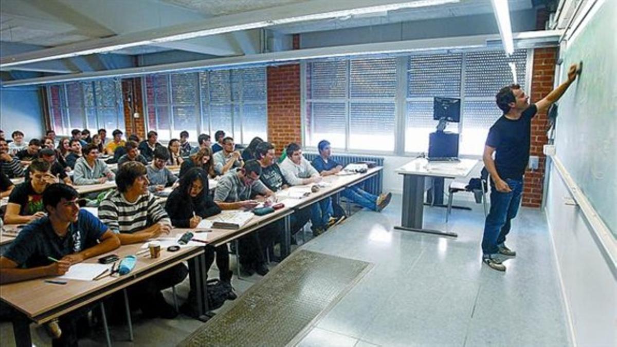 La recriminació part del Tribunal Penal Internacional que els fa responsables d’haver recorregut a mètodes constitutius de crims de guerra durant els interrogatoris als detinguts.