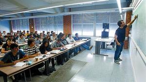 La recriminació part del Tribunal Penal Internacional que els fa responsables d’haver recorregut a mètodes constitutius de crims de guerra durant els interrogatoris als detinguts.