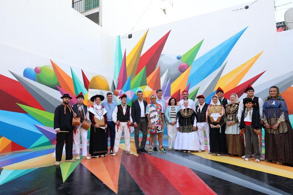 Galería: Todas las imágenes de la inauguración del mural de Okuda en Sant Antoni