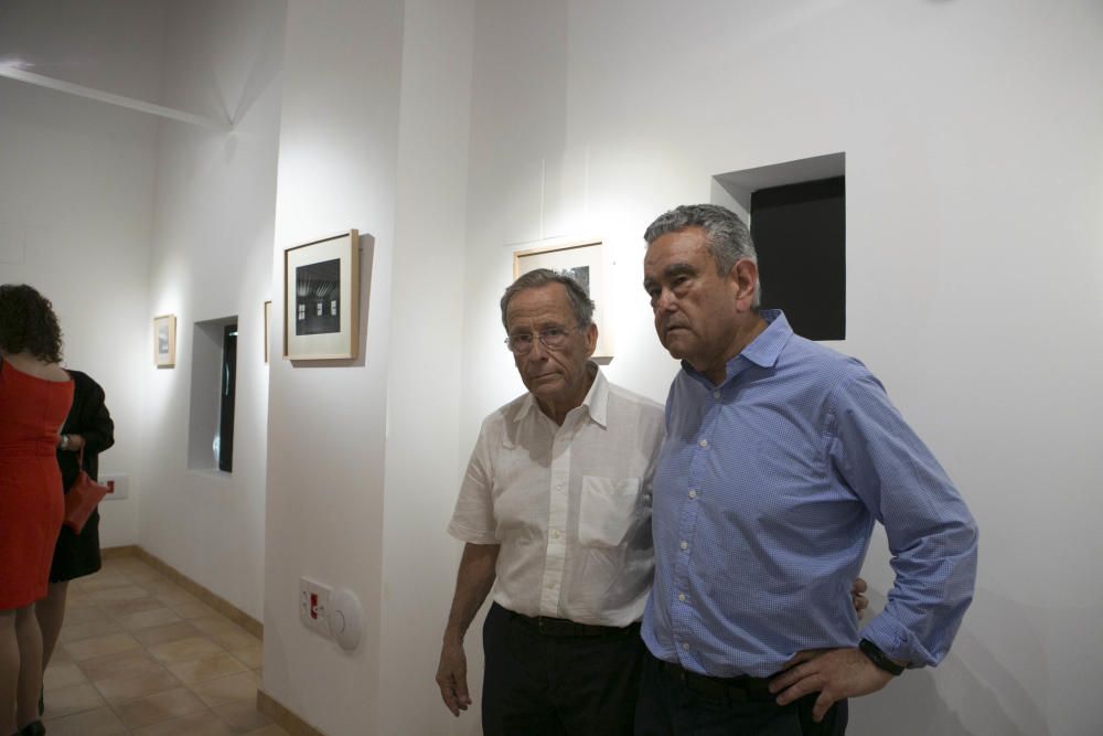 Eliseo Pascual inaugura la exposición de fotografía «Las luces de Torre Juana».