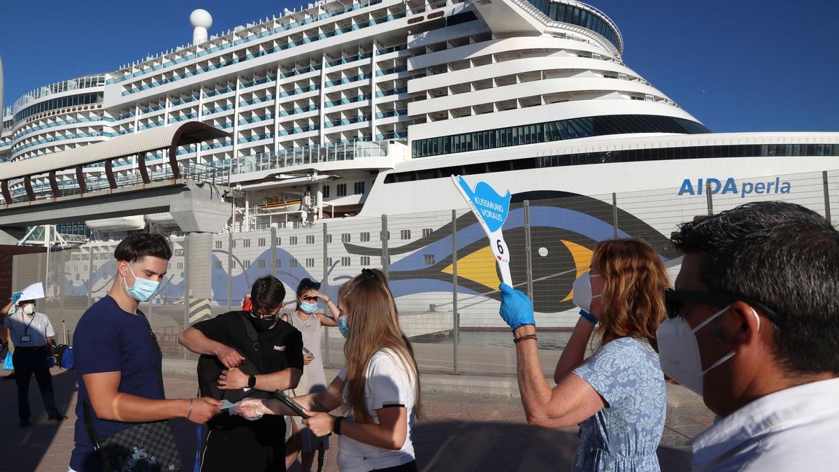 Llega el primer crucero internacional al puerto de Málaga tras la pandemia