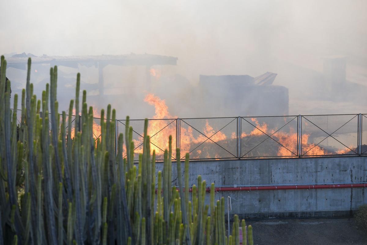 Incendio en el vertedero de Juan Grande, San Bartolomé de Tirajana
