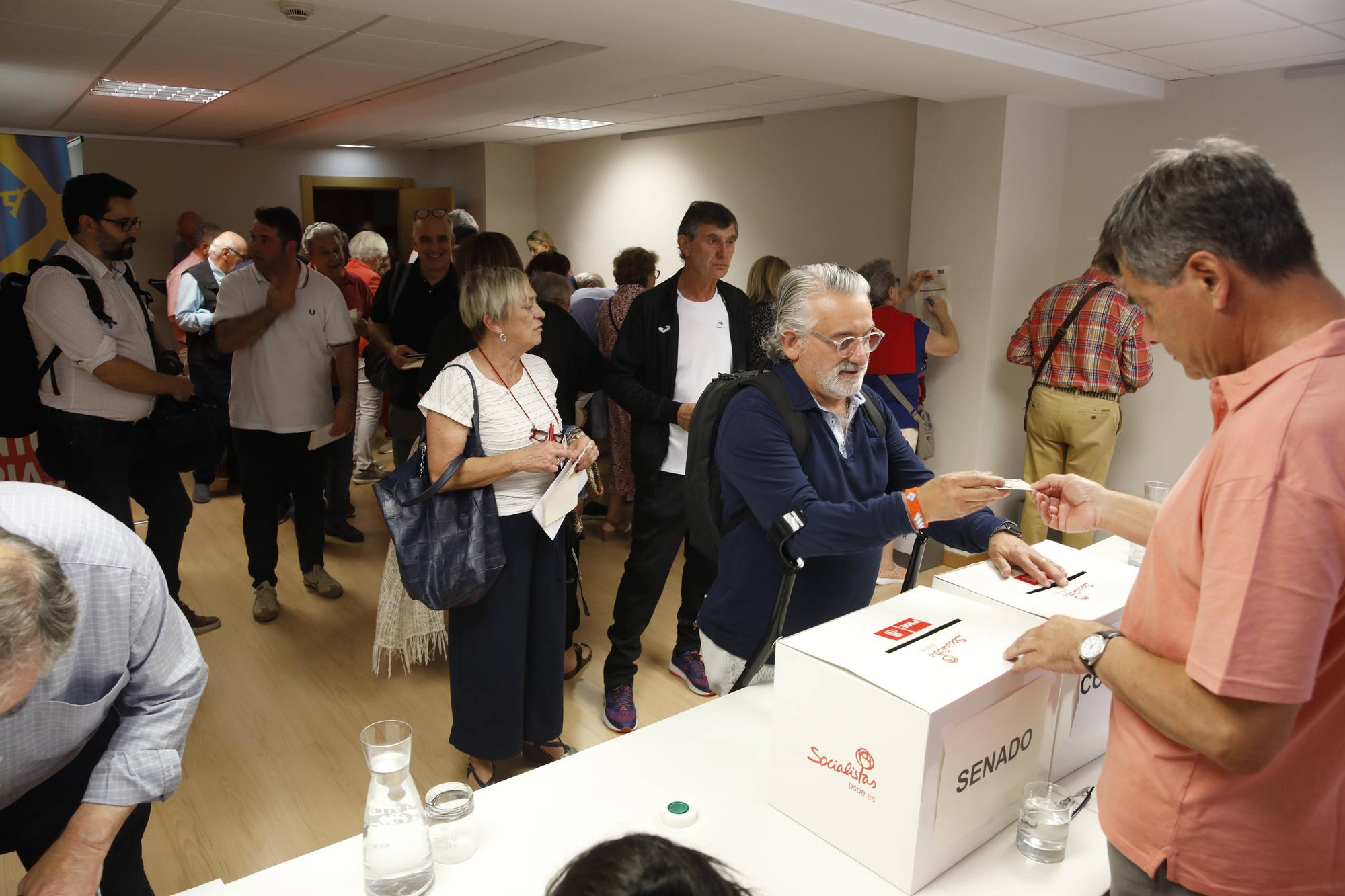 En imágenes: El PSOE pide transparencia en las negociaciones que tengan Foro, PP y Vox para la Alcaldía de Gijón