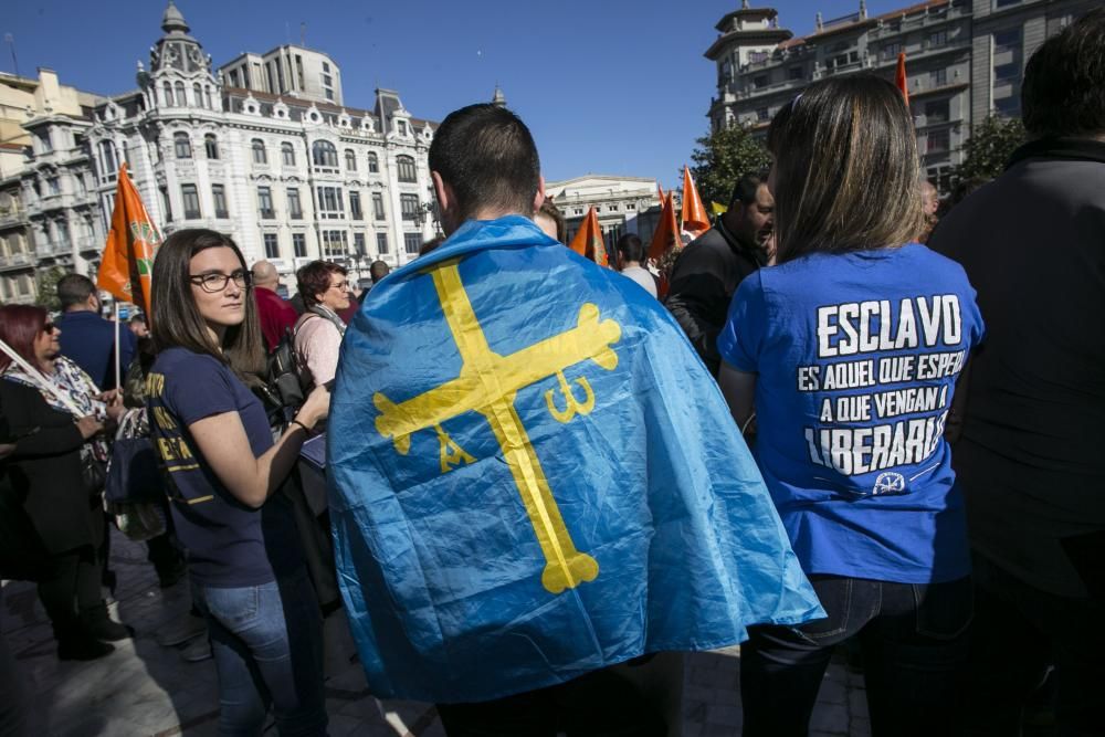 El campo asturiano llena Oviedo con su clamor de cencerros