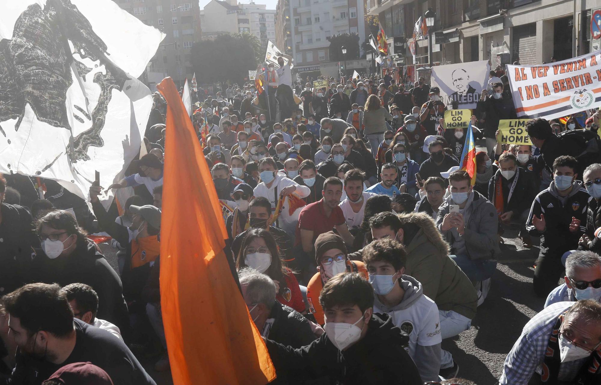 Manifestación contra Peter Lim