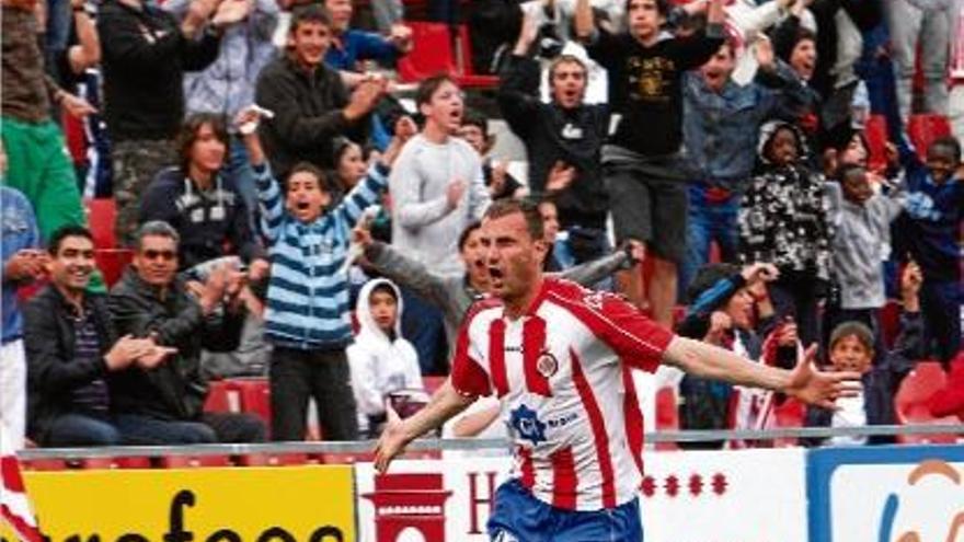 Ranko Despotovic es va fer un tip de celebrar gols amb la samarreta del  Girona la temporada 2010-11.