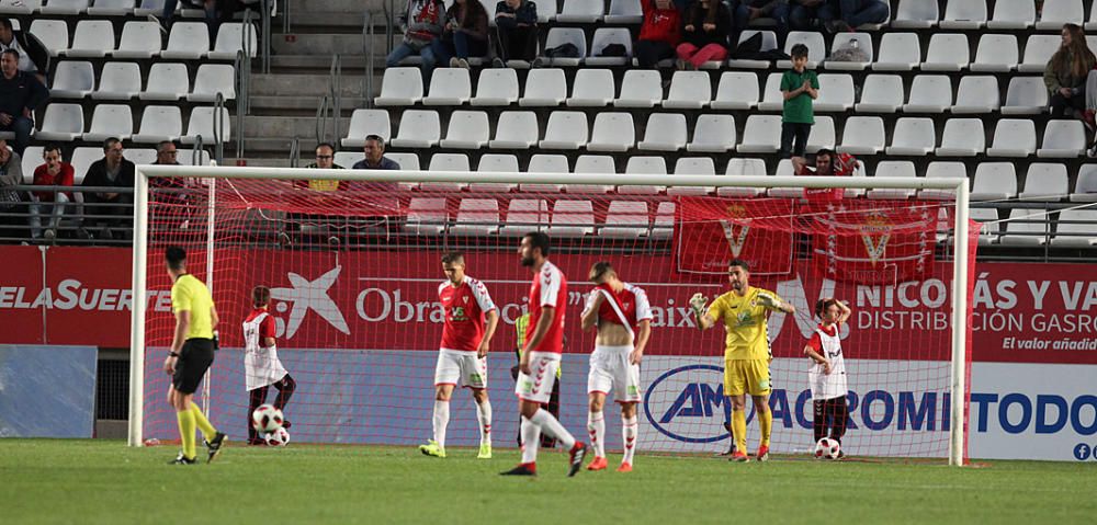 El Real Murcia cae ante el UCAM Murcia en casa