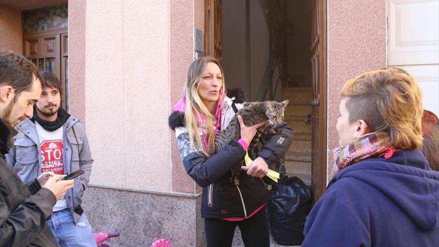 Desahuciada en Badajoz una familia con dos niñas por no poder pagar el alquiler