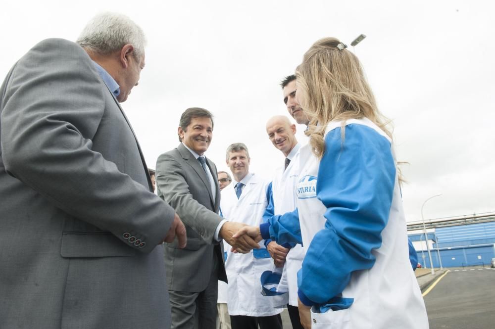 Visita de Javier Fernández a las instalaciones de Central Lechera Asturiana