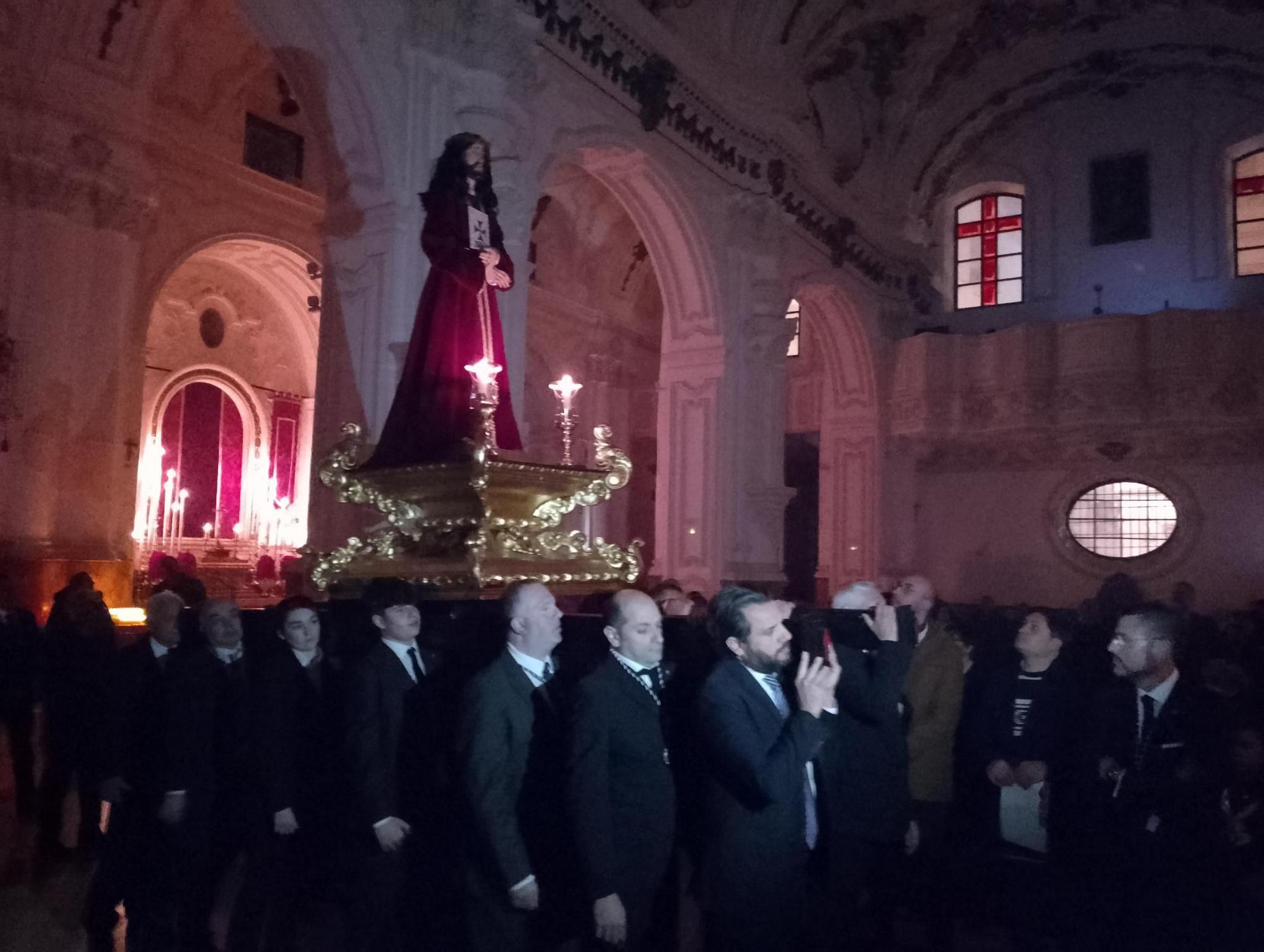 Vía crucis del Cristo de Medinaceli en la iglesia de Santiago