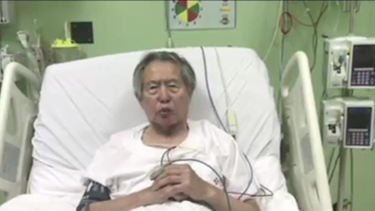 Fujimori, en la clínica de Lima donde está ingresado, en una imagen publicada este martes 26 de diciembre.