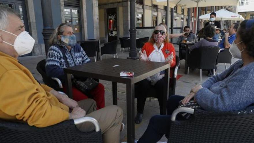 Asturias eleva la restricción a la hostelería: servir sólo en mesa y cierre antes de las 2 de la mañana